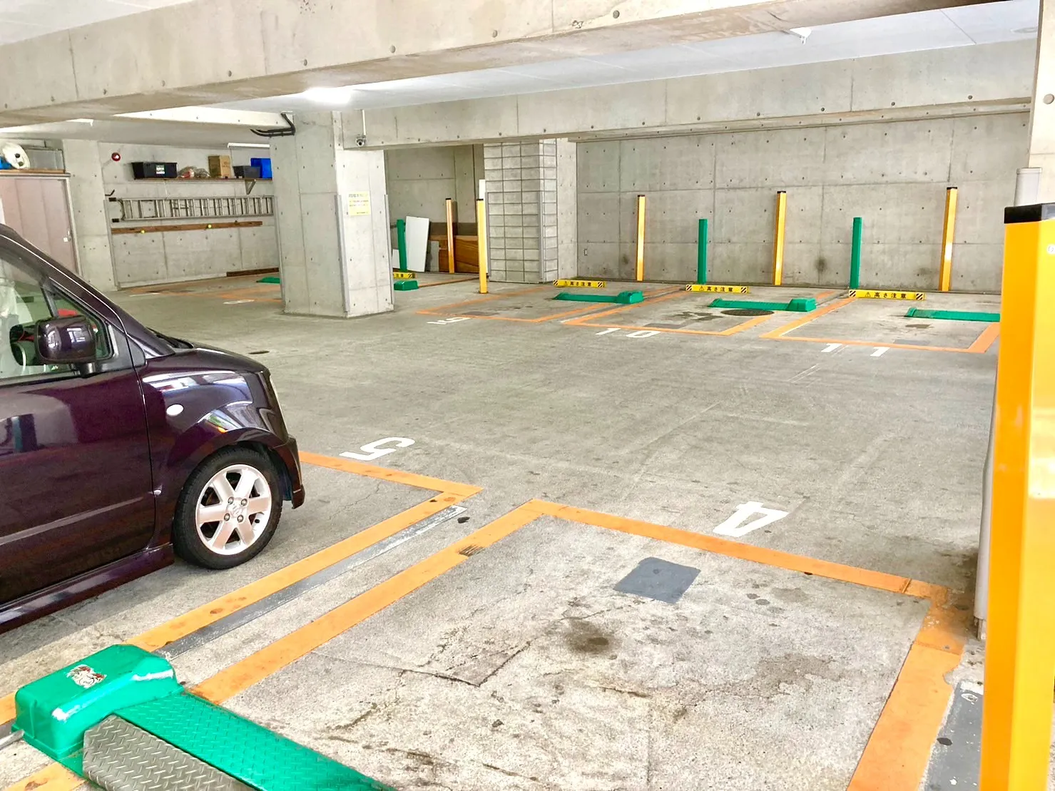 12台置ける安全な駐車スペースを確保